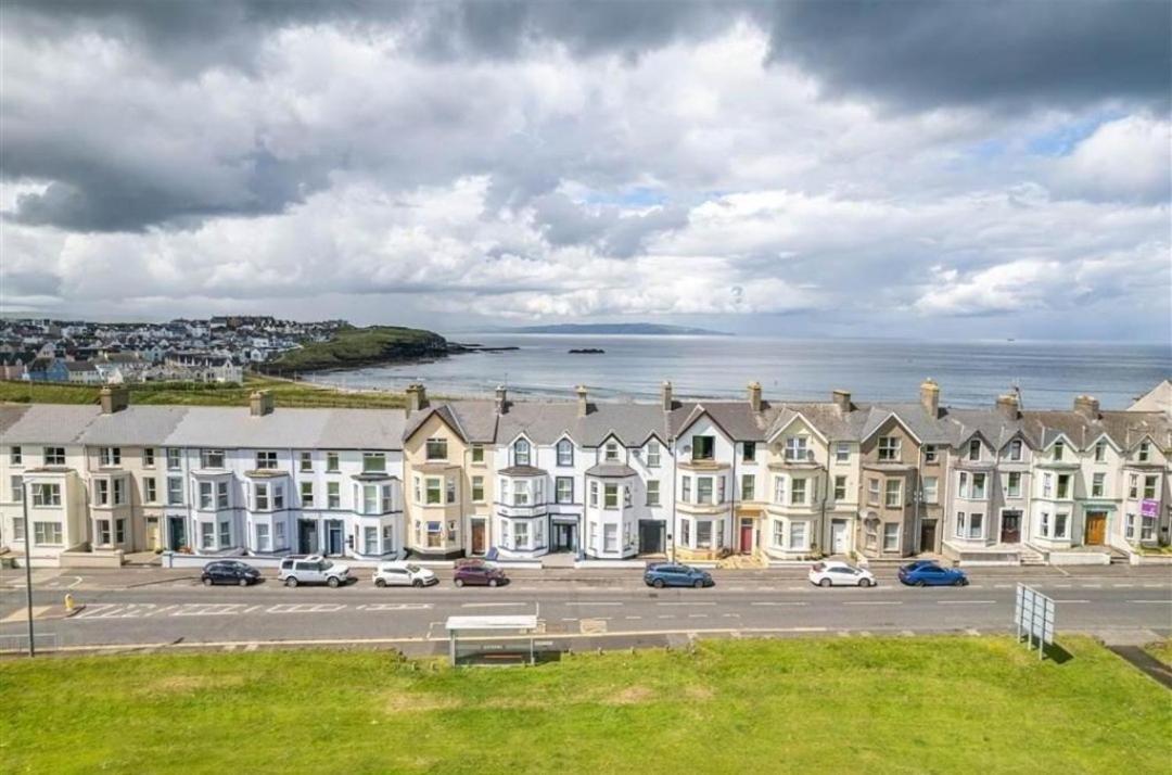 3 Dunluce Park - By The Sea Apartment *