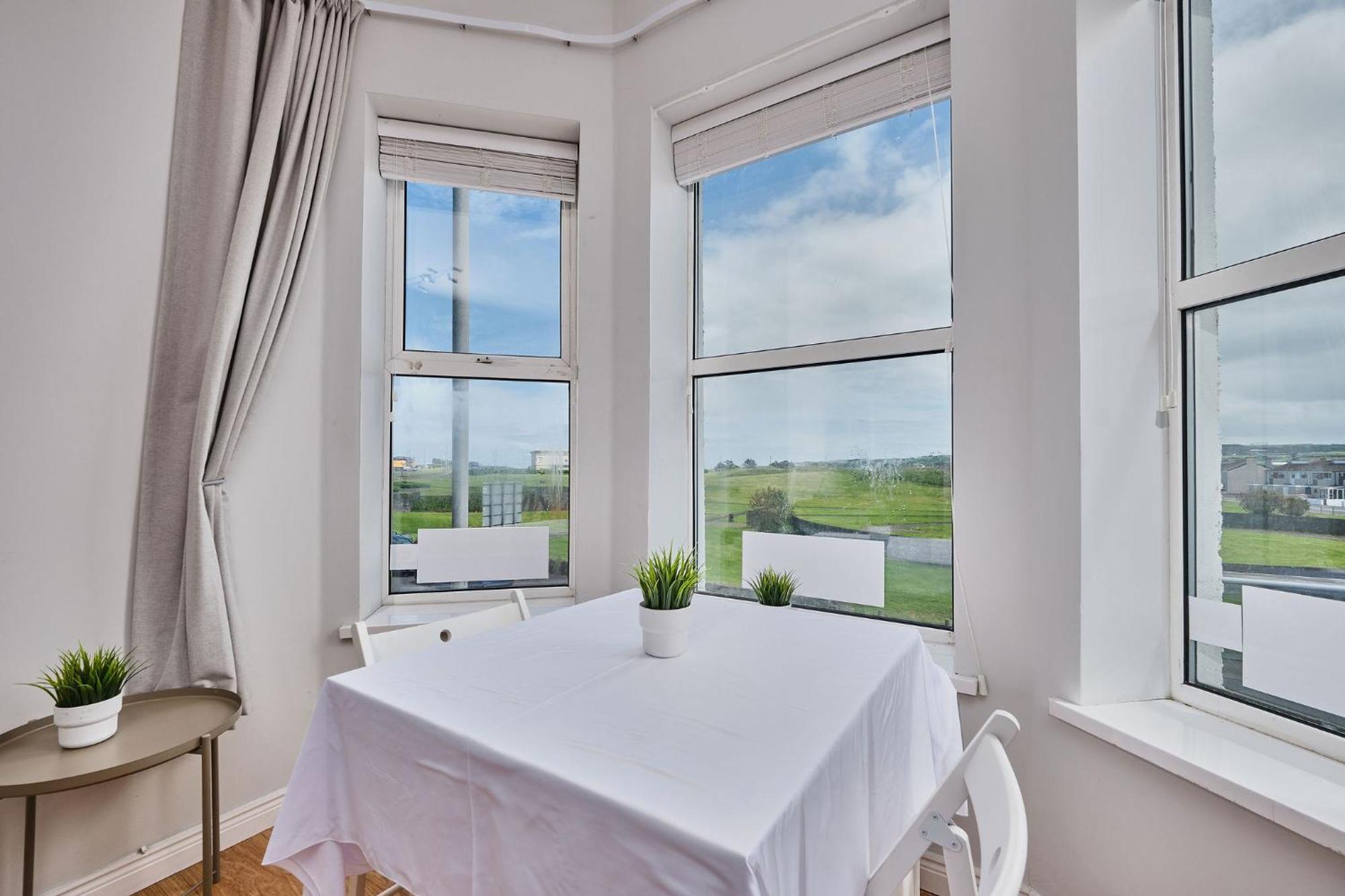 Apartment 3 Dunluce Park - By The Sea