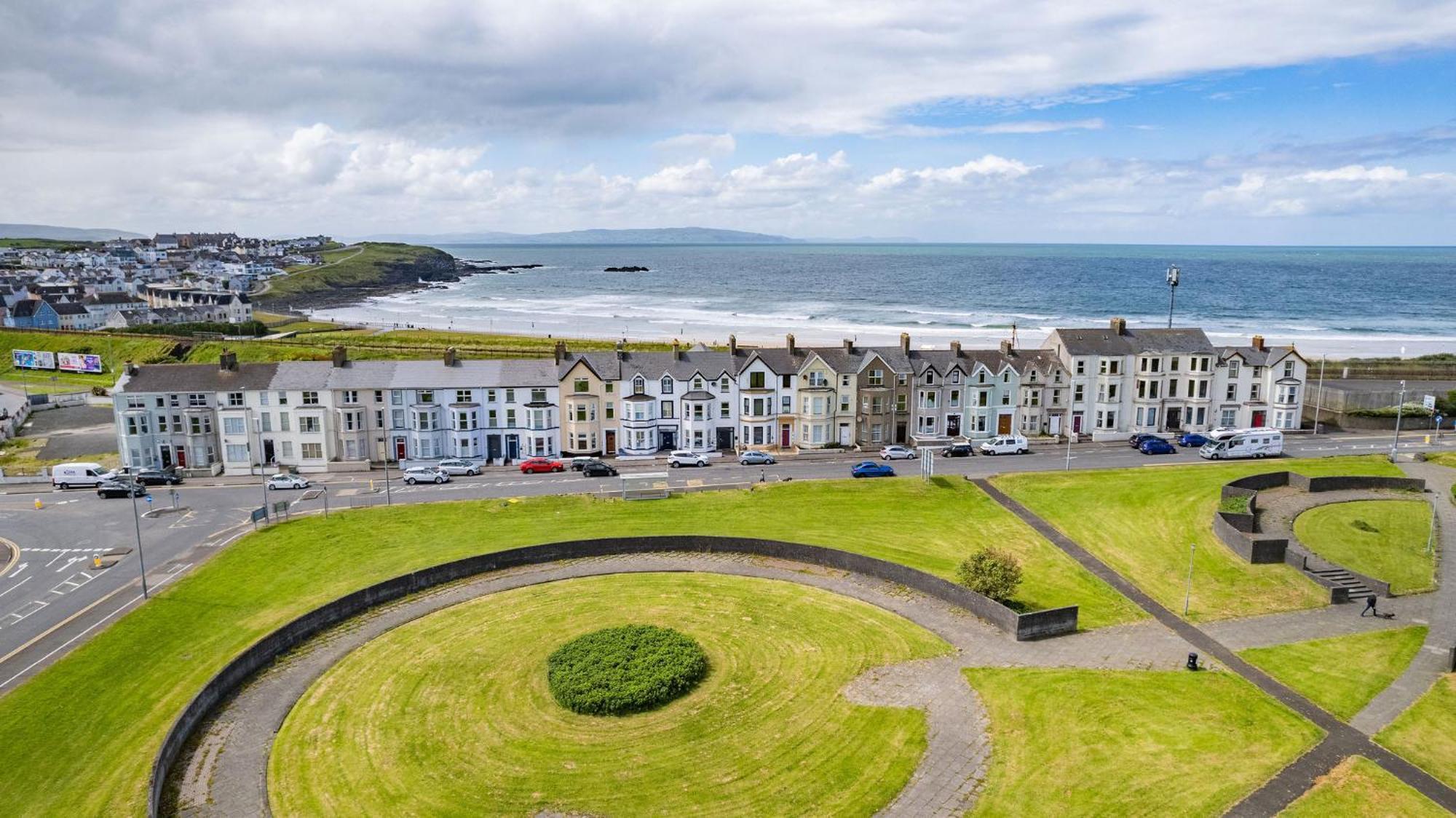 Apartment 3 Dunluce Park - By The Sea *